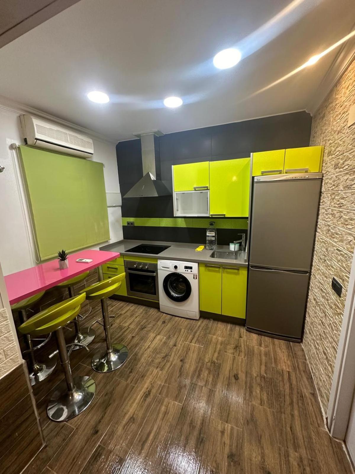 Fantastic Estudio Cerca Del Carrefour Rosaleda Apartment